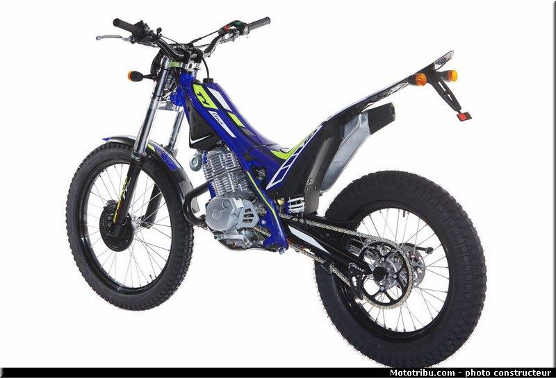 Létt mótorhjól í smalamennsku