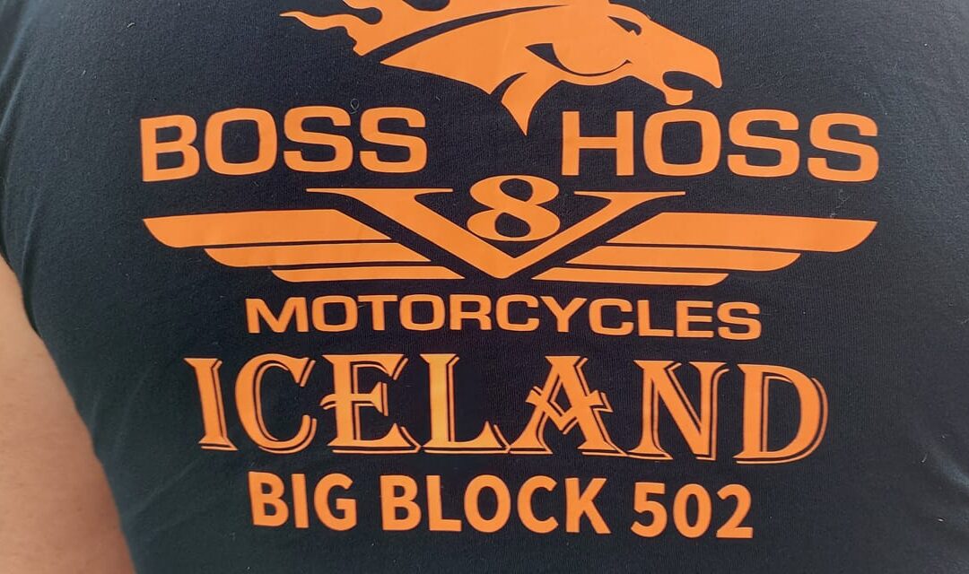 MEÐ V8 TIL ELDGOSAEYJARINNAR