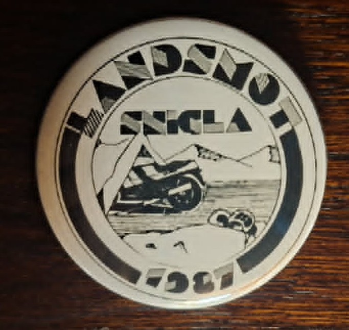 Landsmótmerkið frá fyrsta landsmóti Snigla 1987